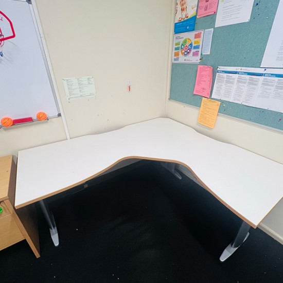 Corner - Desk in Good Condition