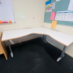 Corner - Desk in Good Condition