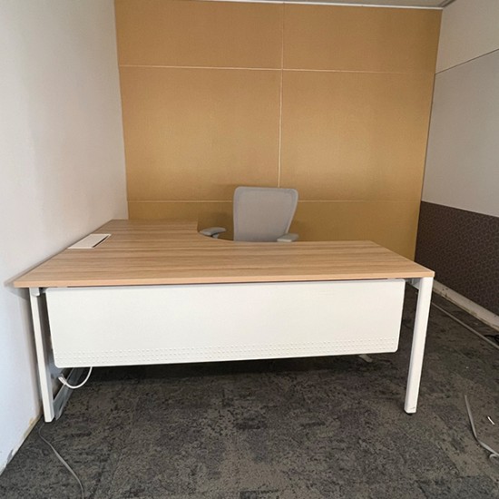 L Shaped Executive Office Desk in Good Condition