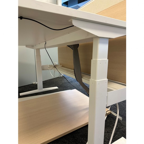 Linak Office Corner Desk In Good Condition