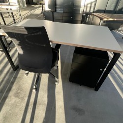 Office Desk With Rectangular Frame