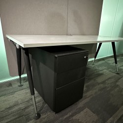 Office Single Desk for Office Use In Good Condition