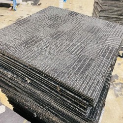 Black floor Mat In Good Condition 