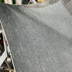 Black floor Mat In Good Condition 