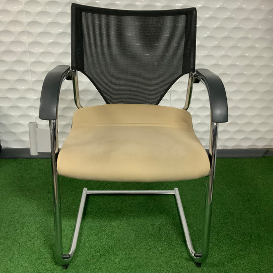 Wilkhahn Modus Executive Cantilever Office Armchair In Good Condition