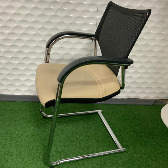 Wilkhahn Modus Executive Cantilever Office Armchair In Good Condition