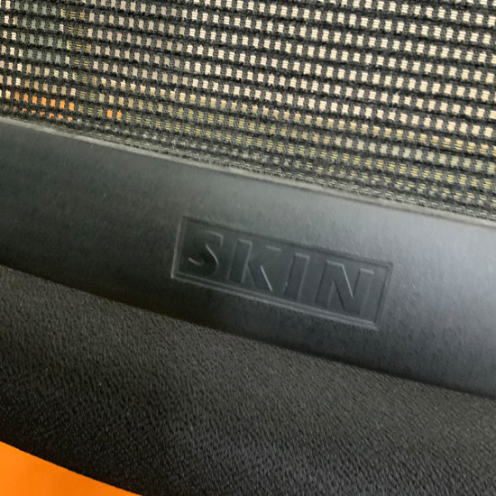 Dencon 	Skin chair 