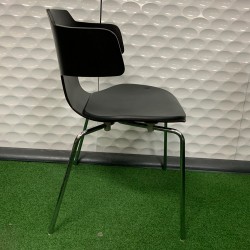 Mobles 114 Barcelona Chair In Good Condition