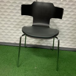 Mobles 114 Barcelona Chair In Good Condition