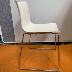 Arper Catifa 46 Chair In Good Condition