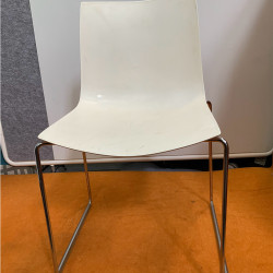 Arper Catifa 46 Chair In Good Condition