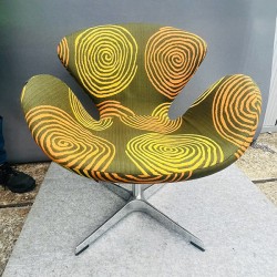 Swan Chair In Good Condition