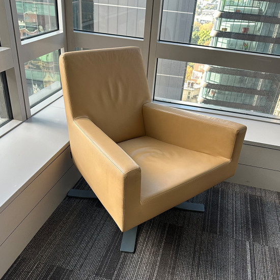 Genuine Hitch Mylius hm44b Arm Chair Revolving