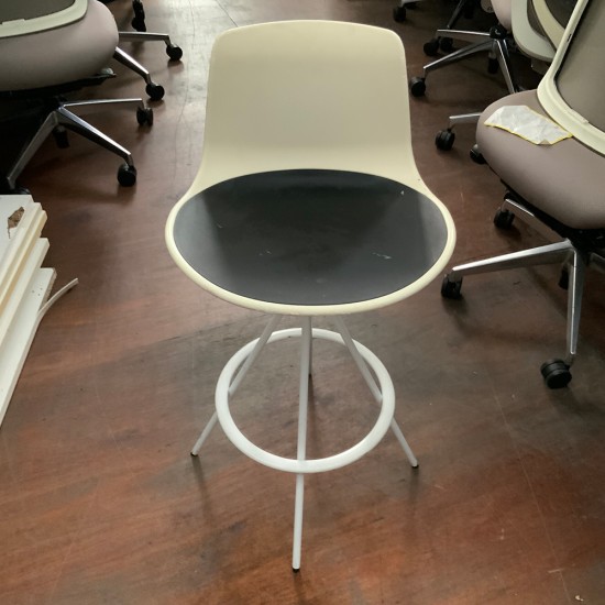 Lottus Barstool In Good Condition