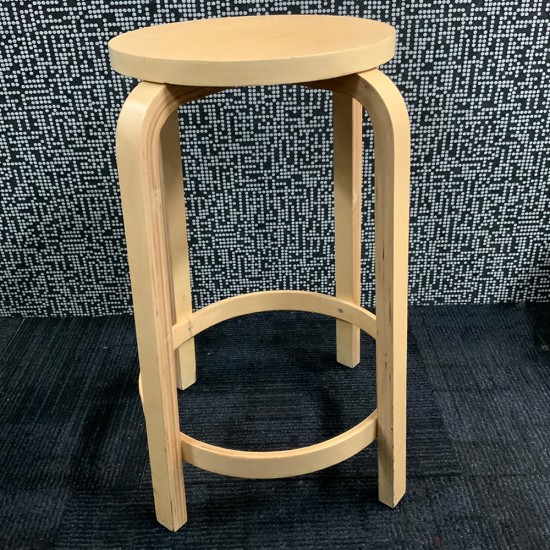 Artek - 64 Bar Stool In Good Condition