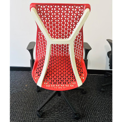 DIAMI ergonomic and stylish office chair In Good Condition