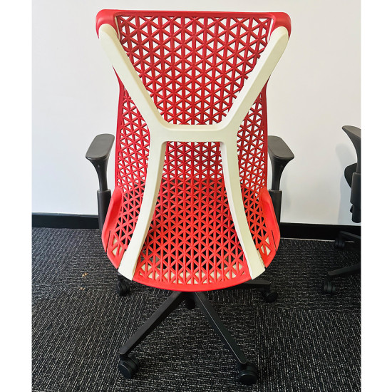 DIAMI ergonomic and stylish office chair In Good Condition