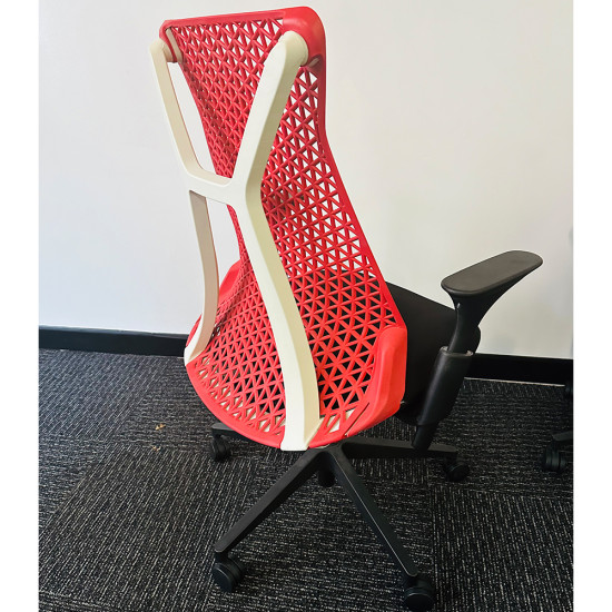 DIAMI ergonomic and stylish office chair In Good Condition