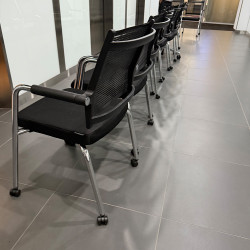 Dauphin Lordo Chair in good condition and fully confortable