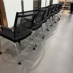 Dauphin Lordo Chair in good condition and fully confortable