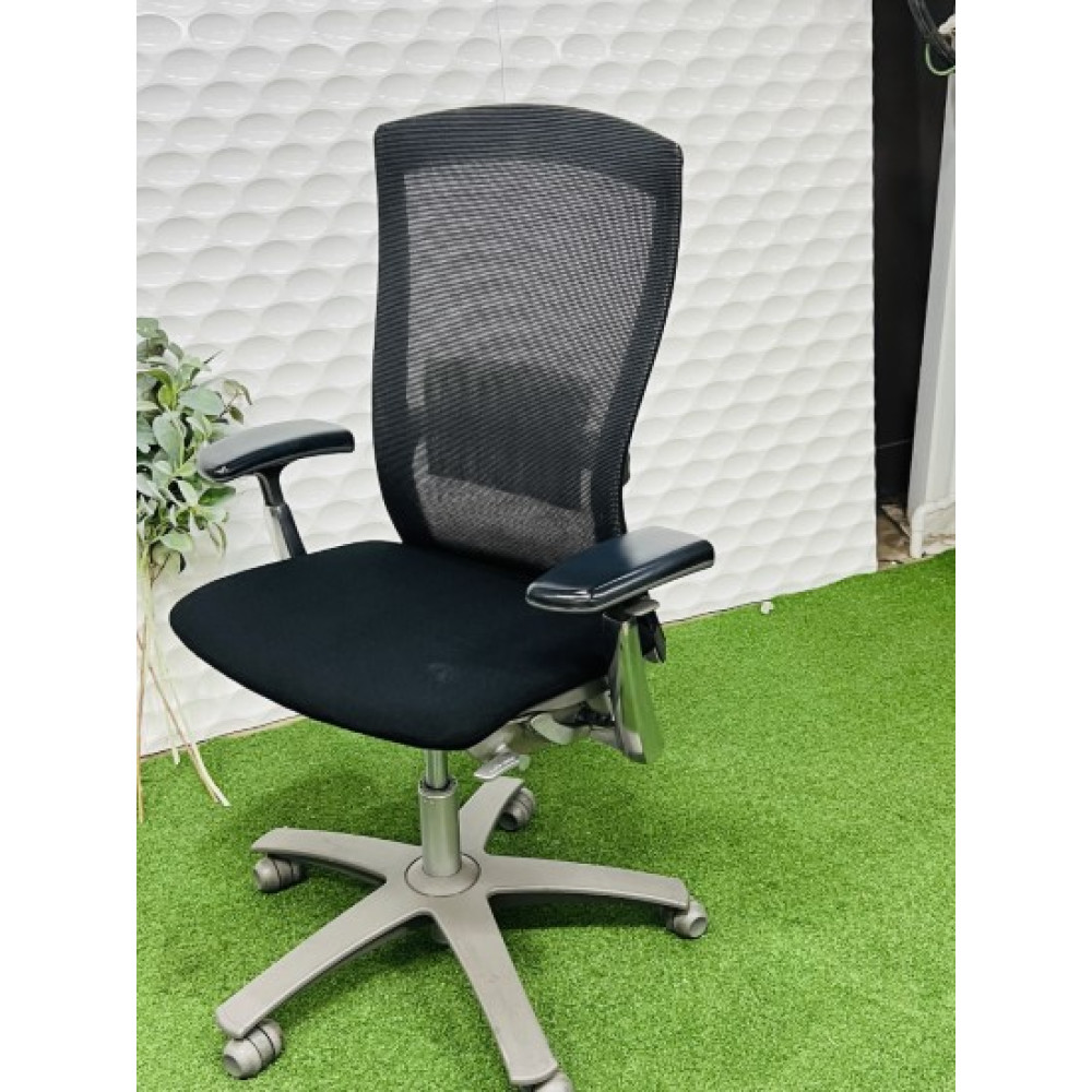 Life chair by Formway