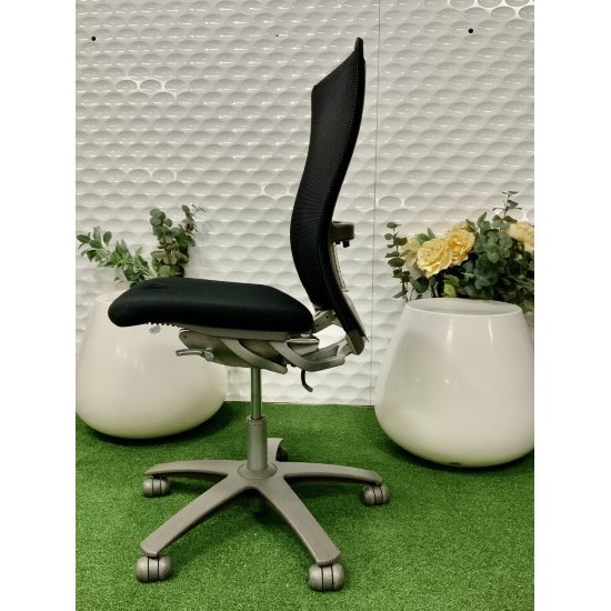 Life Office Chair By Formway In Good Condition