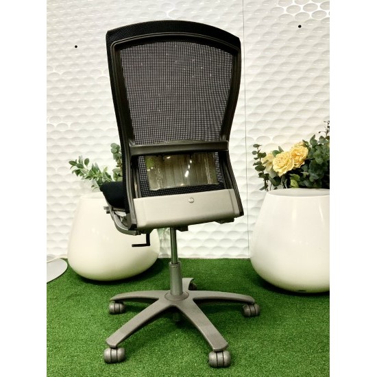 Life Office Chair By Formway In Good Condition