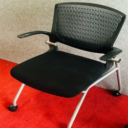 Okamura Nestable Grata chair In Good Condition