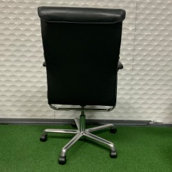 Boss Design Delphi (DEL/1) Black Leather Managers Chair In Good Condition