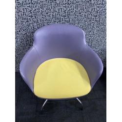 Contemporary visitor armchair