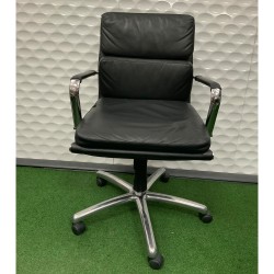 Soft Chair Made by Stockexpress In Good Condition