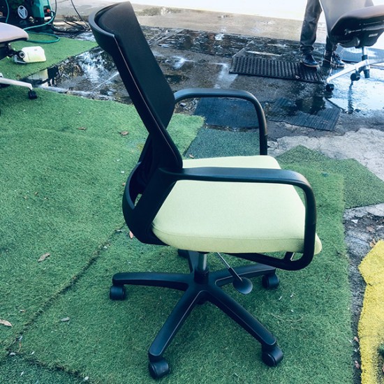 Mesh Chair In Good Condition