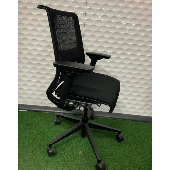 Think Ergonomic Chair By Steelcase In Good Condition