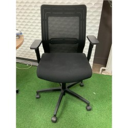 Mesh Back Office Chair In Good Condition