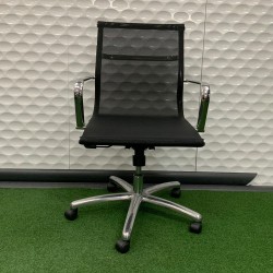 Stockexpress Mesh Back Office Operative Chair In Good Condition