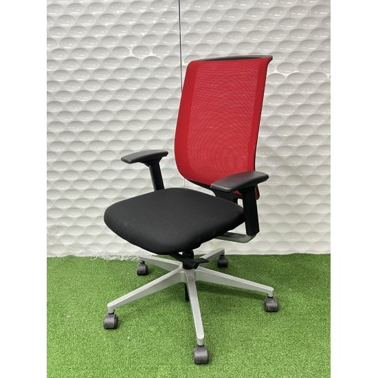 Reply Mesh chair by Steelcase