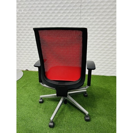 Reply Mesh chair by Steelcase