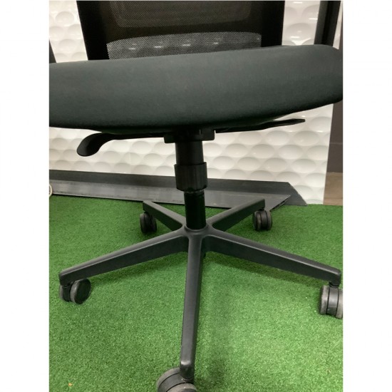 Victory Office Mesh Back Office Chair In Good Condition