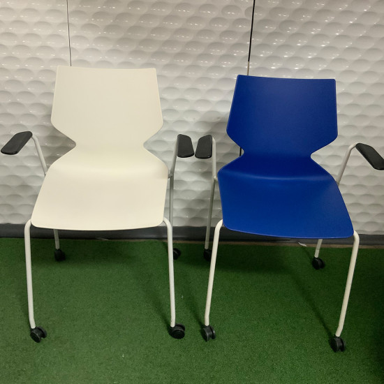 Konfurb Fly 4 Sled Base Chair White shell/White Powder Coat Frame