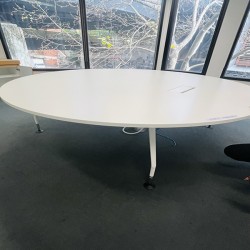 Round Lounge table