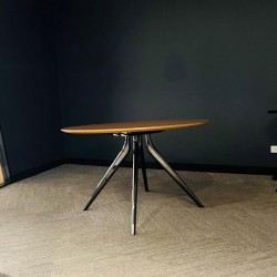 Round Meeting Table