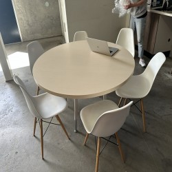 Round Lounge table