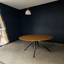 Round Lounge table