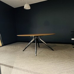 Round Lounge table