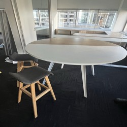 Round Lounge table