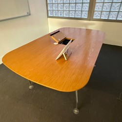 Modern Conference Room Table In Good Condition