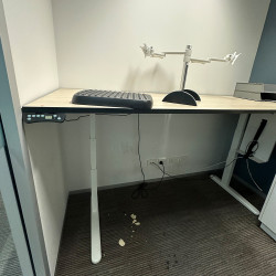 Height Adjustable Single Desk in Good Condition