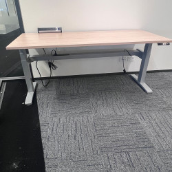 Height Adjustable Single Desk in Good Condition