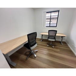 Height Adjustable Single Desk in Good Condition